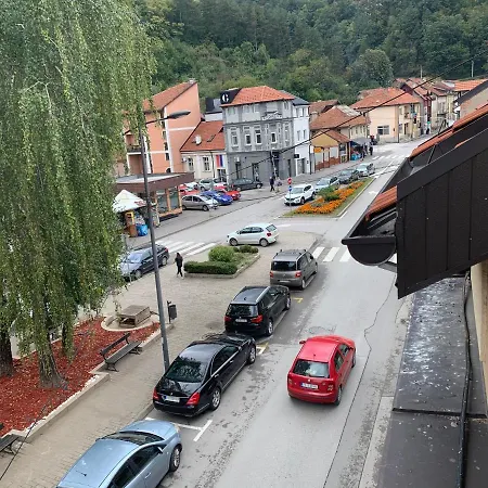 Pandurevic, Apartment *